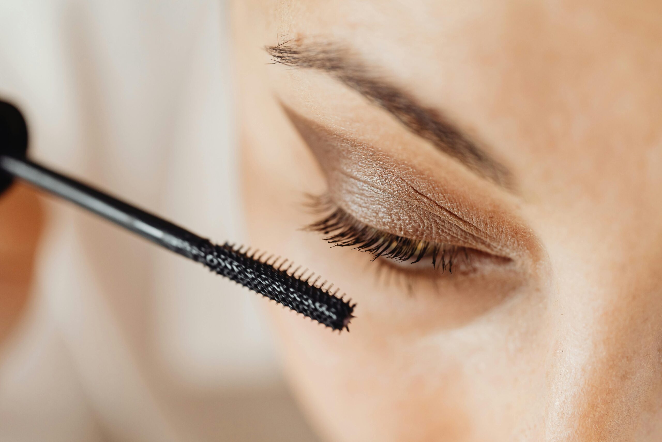 The Ultimate Guide on How to Make Mascara at Home